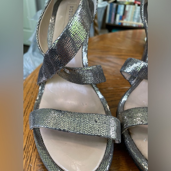 BCBGMAXAZRIA Leather, shiny heels. - Picture 8 of 8